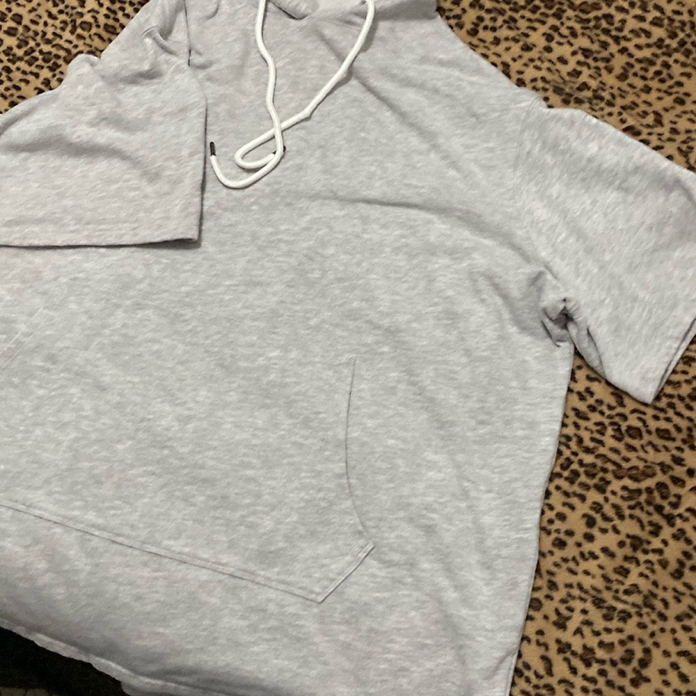 George hooded shortsleeved pocket in front for both hands in front